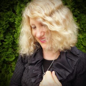 Linda Marks (photo credit: AMARU Photography)